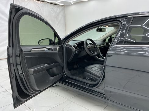 Used 2014 Ford Fusion SE w/ Equipment Group 202A FWD image 10