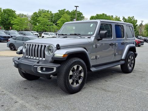 Used 2018 Jeep Wrangler Unlimited Sahara AWD/4WD image 3