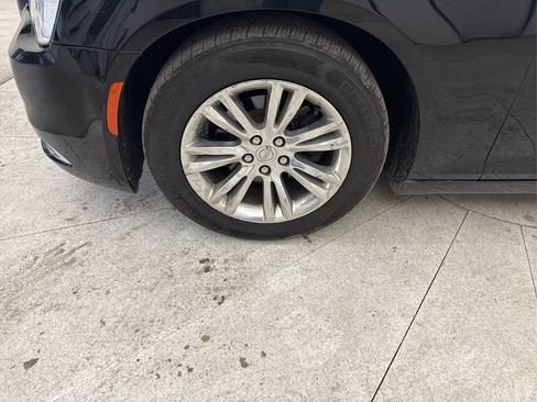 Used 2018 Chrysler 300 Touring w/ Driver Convenience Group RWD image 13