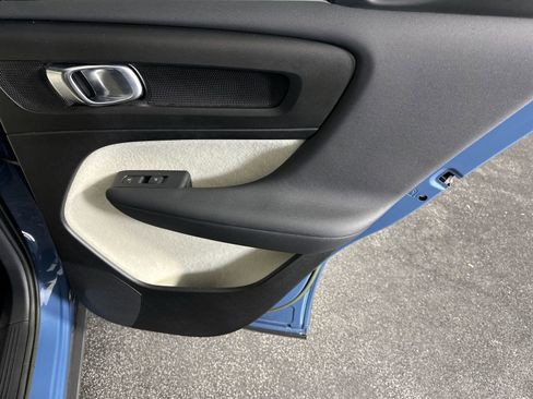 Used 2023 Volvo XC40 B5 Plus w/ Protection Package Premier image 31