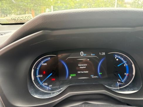 Used 2025 Toyota RAV4 XLE AWD/4WD image 14