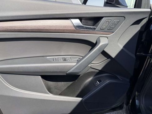 Used 2023 Audi Q5 2.0T Premium w/ Convenience Package image 14