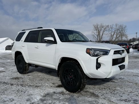 Used 2023 Toyota 4Runner SR5 Premium image 8