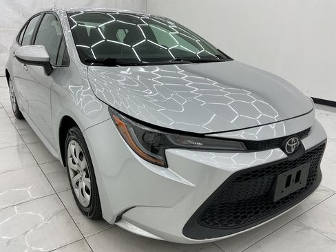Used 2021 Toyota Corolla LE FWD image 3