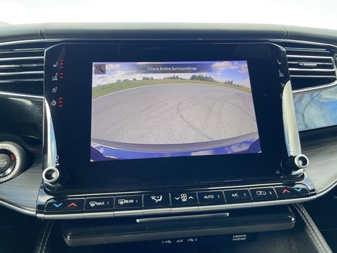 Used 2023 Jeep Wagoneer Series III w/ Preferred Equipment Group image 8