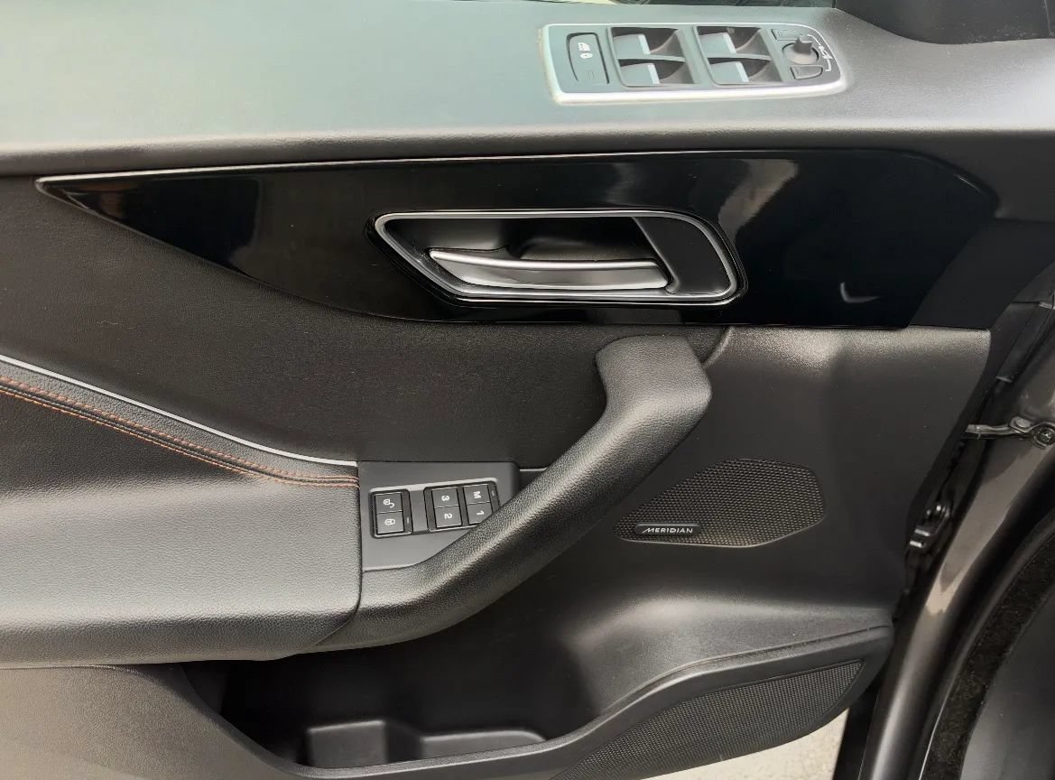 Used 2018 Jaguar F-PACE Prestige AWD/4WD image 17