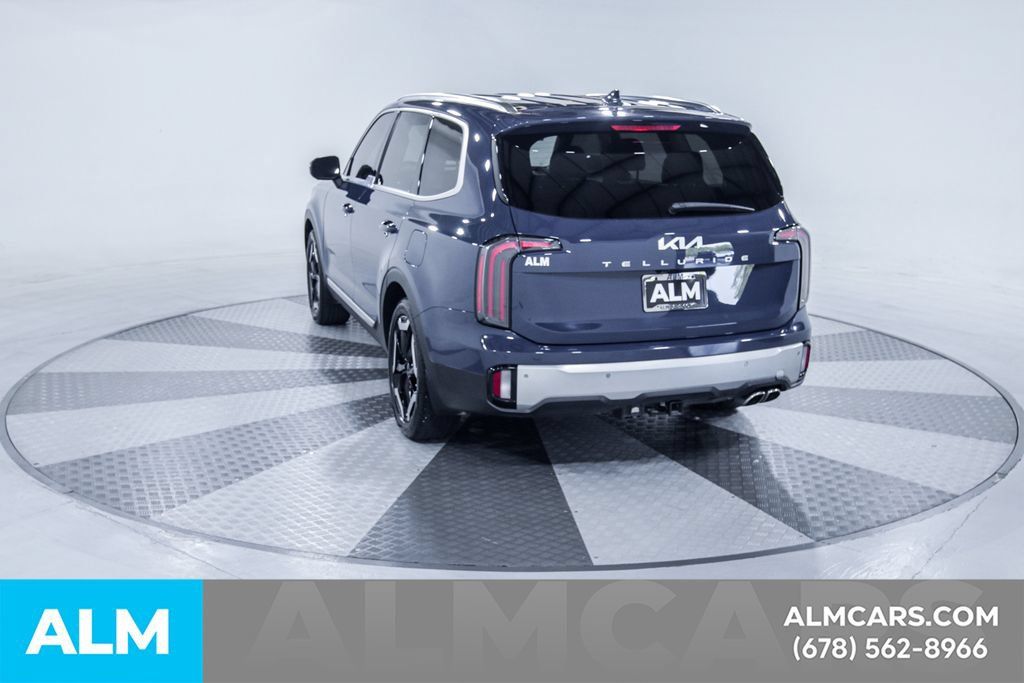 Used 2024 Kia Telluride EX w/ EX Captain's Chair Package FWD image 8