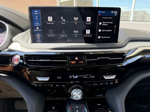 Used 2025 Acura MDX FWD image 18