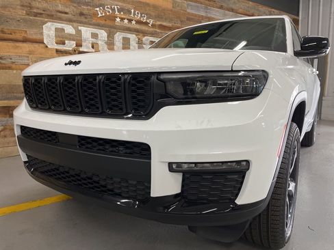 New 2025 Jeep Grand Cherokee L Limited w/ Black Appearance Package image 10