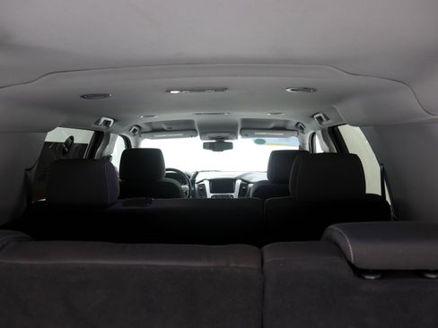 Used 2020 GMC Yukon XL SLE w/ SLE Value Package AWD/4WD image 13