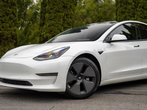 Used 2021 Tesla Model 3 Standard Range Plus RWD image 3
