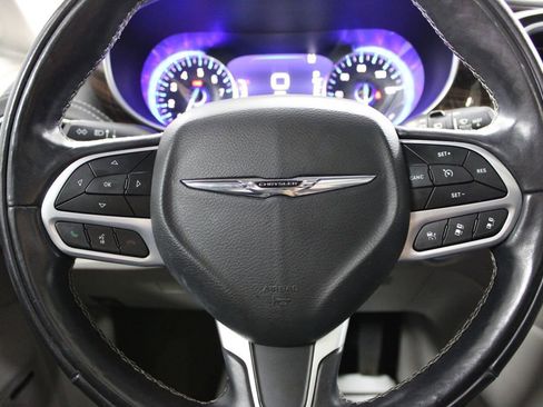 Used 2022 Chrysler Pacifica Limited image 41