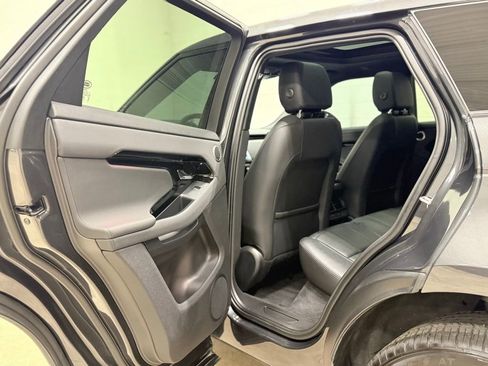 Used 2025 Land Rover Range Rover Evoque Dynamic SE image 31