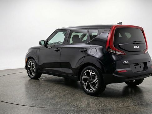 Used 2025 Kia Soul LX w/ LX Technology Package FWD image 6