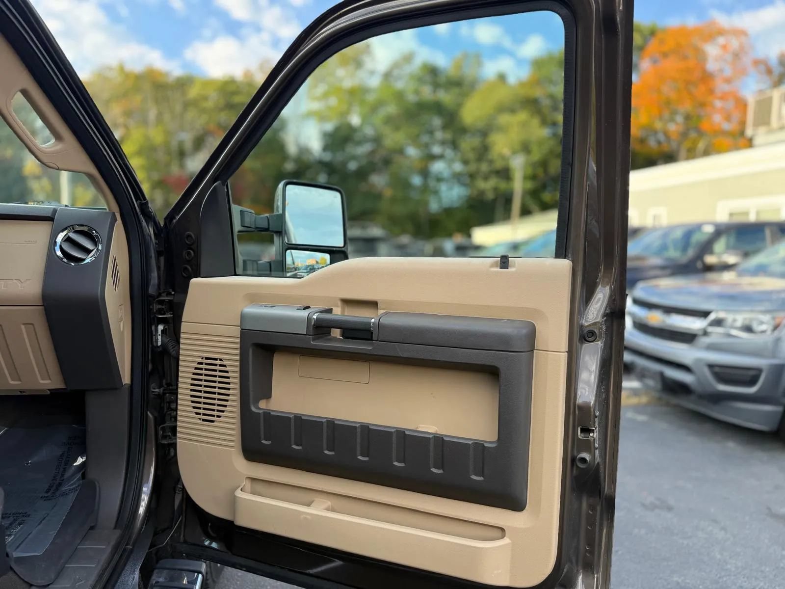 Used 2016 Ford F250 XLT w/ XLT Premium Package AWD/4WD image 24