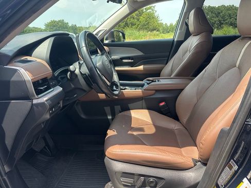 Used 2024 Toyota Grand Highlander AWD image 6