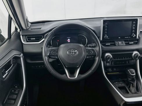 Used 2020 Toyota RAV4 Limited FWD image 17