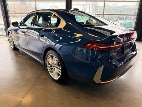 Used 2025 BMW 530i xDrive w/ Premium Package image 4