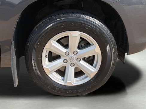 Used 2010 Toyota Highlander 2WD w/ Cold Weather Pkg image 23