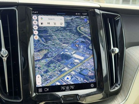 Used 2023 Volvo XC60 B5 Plus w/ Protection Package Premier image 3