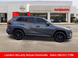 Used 2021 Toyota RAV4 LE FWD video 2