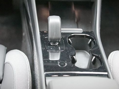 Certified 2023 Volvo C40 Recharge Core w/ Climate Package image 27