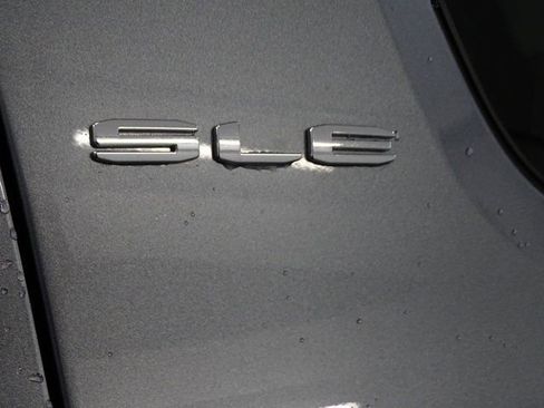 Used 2021 GMC Acadia SLE w/ Driver Convenience Package image 24