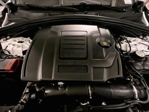 Certified 2024 Jaguar F-PACE R-Dynamic S image 9