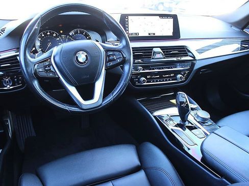 Used 2018 BMW 530i RWD image 15