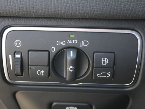 Used 2017 Volvo XC60 T6 Dynamic w/ Climate Package image 27