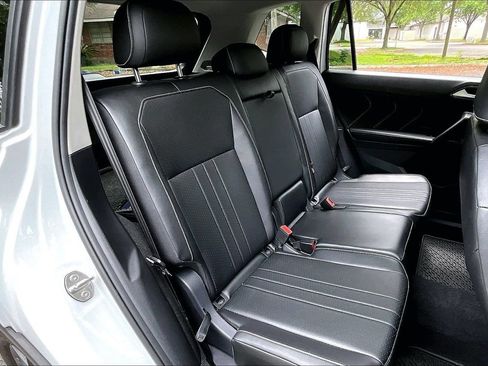 Used 2024 Volkswagen Tiguan SE w/ Panoramic Sunroof Package AWD/4WD image 22
