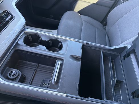 Used 2025 Ford Expedition Active image 30