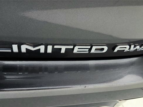 Used 2023 Toyota Highlander Limited image 14