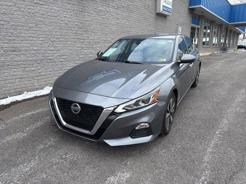 Used 2022 Nissan Altima 2.5 SV image 2