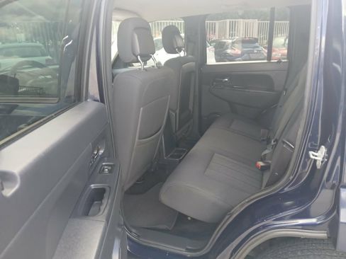 Used 2012 Jeep Liberty Sport w/ Driver Convenience Group RWD image 11
