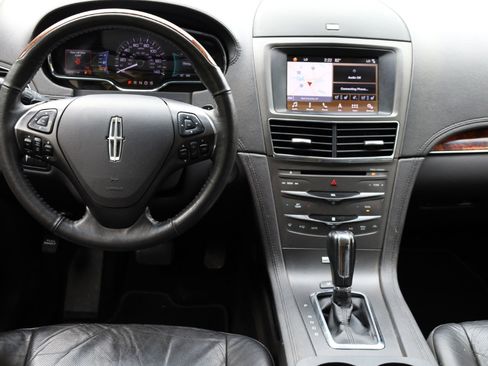 Used 2019 Lincoln MKT AWD image 10