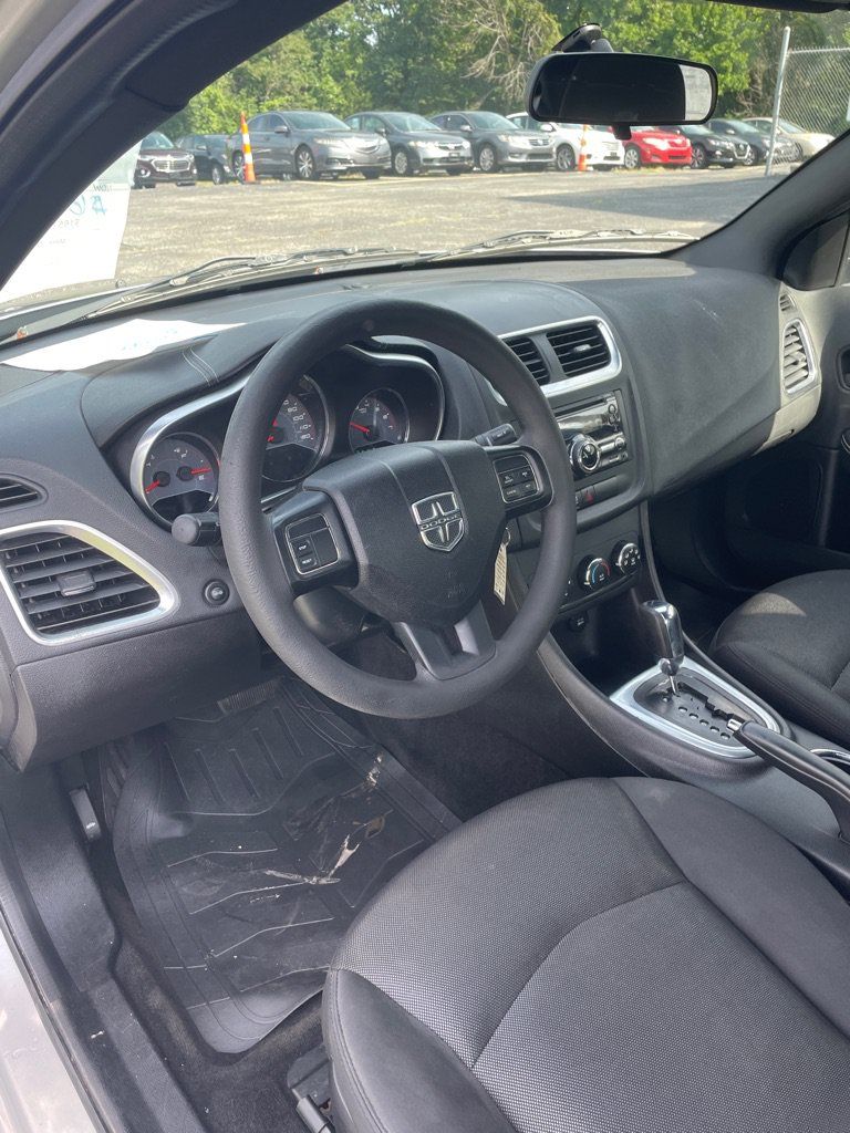 Used 2013 Dodge Avenger SE FWD image 9