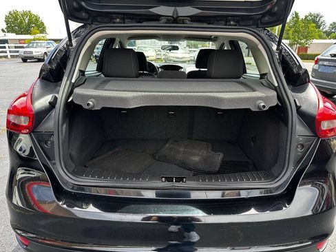 Used 2017 Ford Focus SE FWD image 19