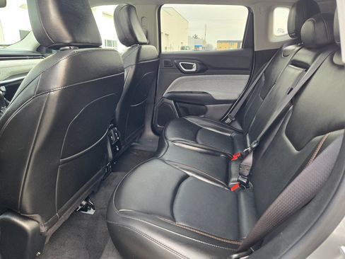 Used 2022 Jeep Compass Latitude w/ Sun and Sound Group AWD/4WD image 18