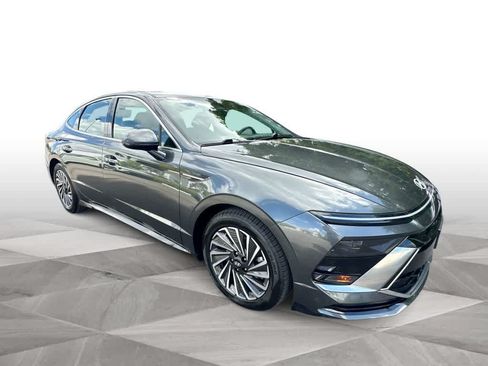 Used 2025 Hyundai Sonata SEL FWD image 2