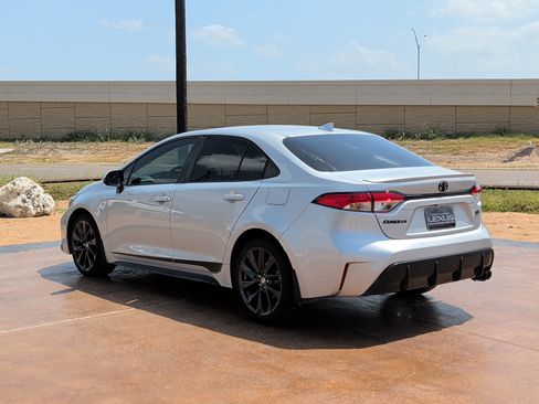 Used 2024 Toyota Corolla SE FWD image 4