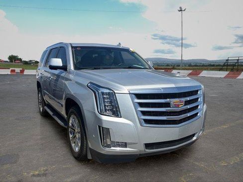 Used 2020 Cadillac Escalade 4WD image 2