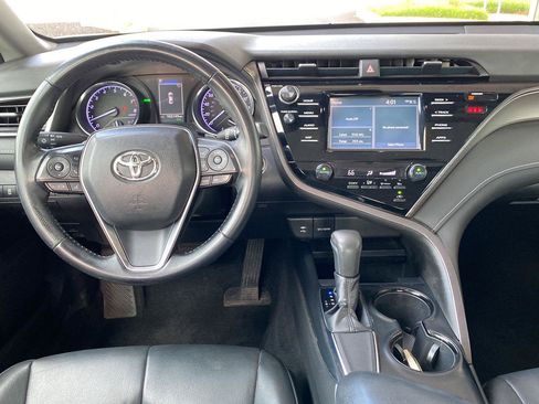 Used 2019 Toyota Camry SE w/ Convenience Package FWD image 15