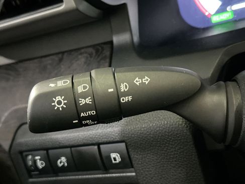 Used 2024 Toyota Tacoma Limited image 28