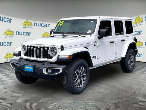 Used 2025 Jeep Wrangler Unlimited Sahara AWD/4WD image 3