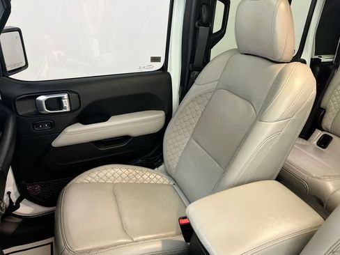 Used 2021 Jeep Gladiator Overland AWD/4WD image 21