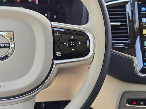 Certified 2025 Volvo XC90 B5 Plus w/ Protection Package Premier image 32