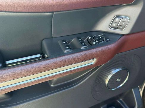 Used 2024 Ford Expedition Limited image 33