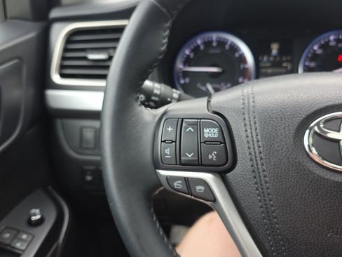 Used 2016 Toyota Highlander XLE AWD/4WD image 27