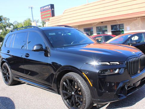 Used 2025 BMW X7 xDrive40i w/ M Sport Package AWD/4WD image 5